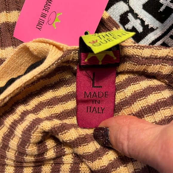 Gorgeous SAVE THE QUEEN top. Size marked Large but fits like medium. NWT. - Picture 3 of 6